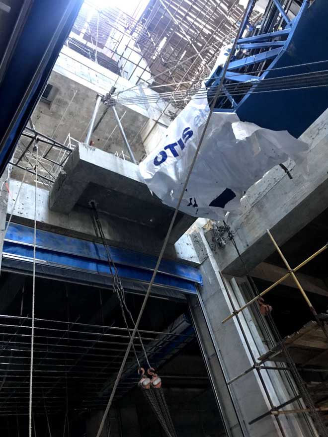 海军博物馆改扩建扶梯设备吊装现场